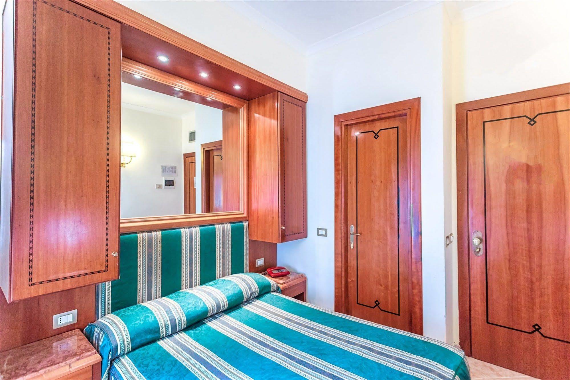 Raeli Hotel Lux Roma Dış mekan fotoğraf